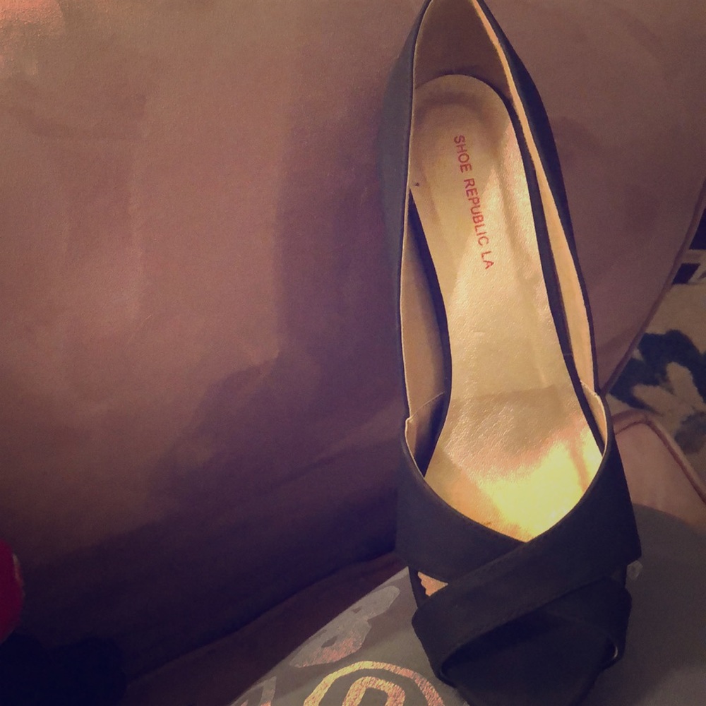 Shoe republic LA peep toe heels